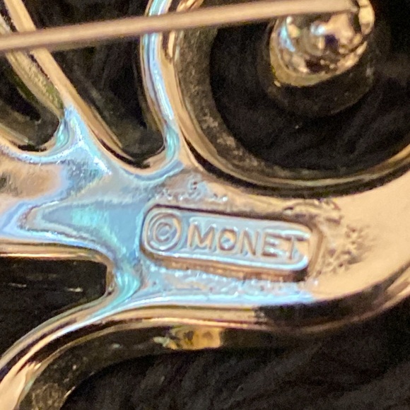 Vintage Monet Silver Toned Swirl Leaf Feather Brooch Pin - Picture 9 of 9